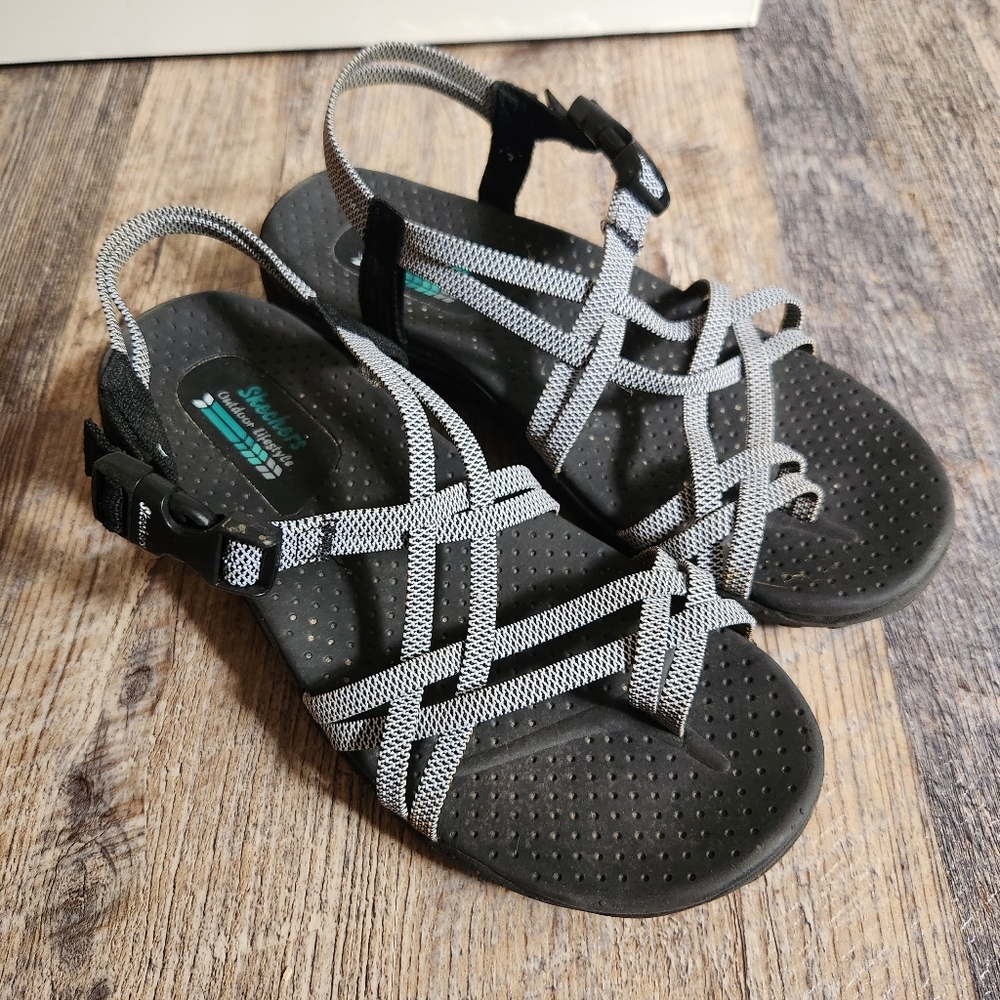 Skechers Reggae Irie Mon Black White Strappy Sandal Size 8
